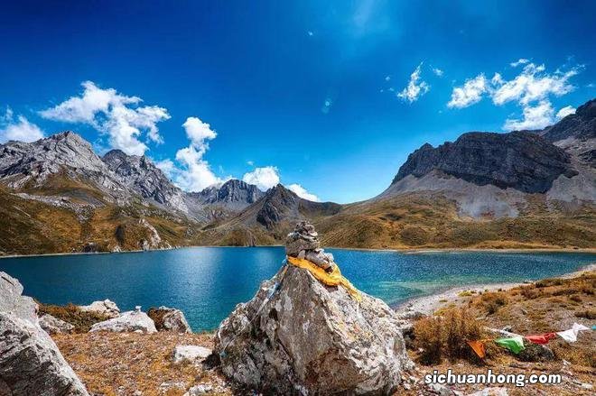 人间不值得,只想去四川