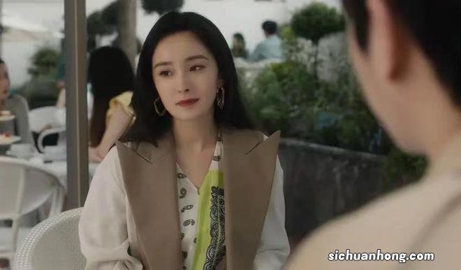 杨幂新剧大秀时装，四集换17套穿搭造型，却惹来嘲笑声