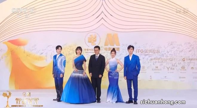 金鸡闭幕走红毯：拉垮的关晓彤，性感的文咏珊，最抢眼的还是华仔