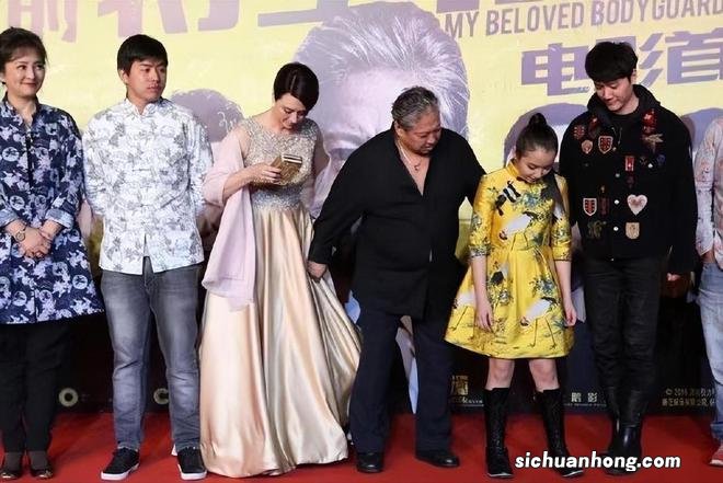 洪金宝二婚妻子气质真好,穿香槟色礼裙有贵妇范,不愧是港姐出身