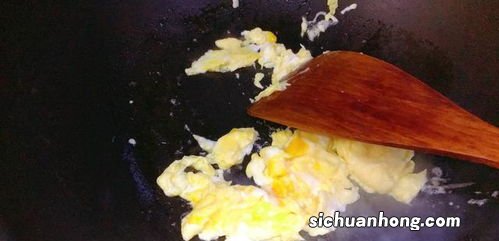 怎么可以让蛋炒饭变黑