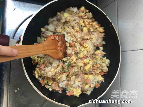 怎么可以让蛋炒饭变黑