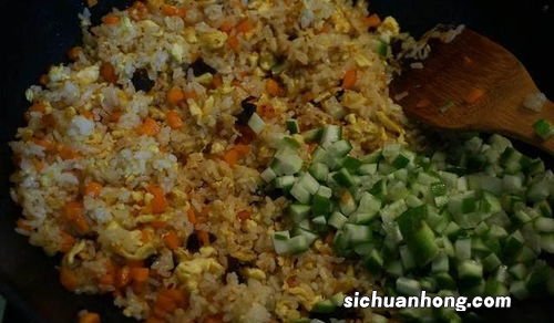 简单的饭菜后面说什么