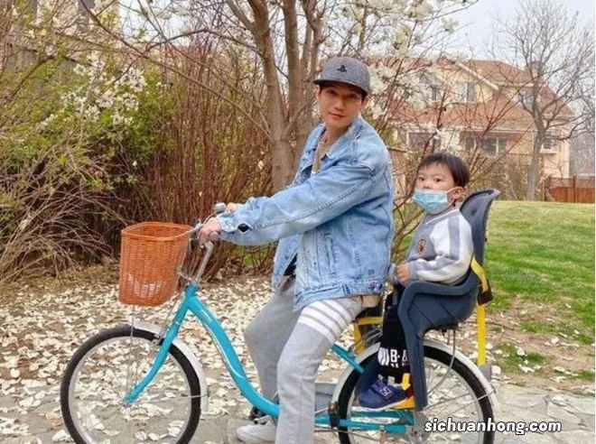 陈楚生给儿子雕南瓜灯,意外曝光别墅豪宅,曾经购入当婚房