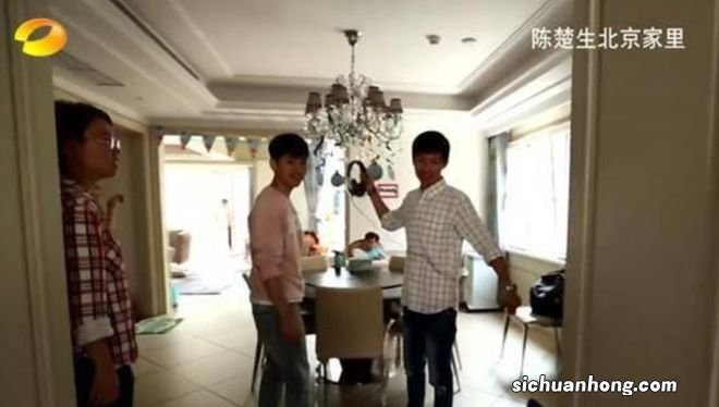 陈楚生给儿子雕南瓜灯,意外曝光别墅豪宅,曾经购入当婚房