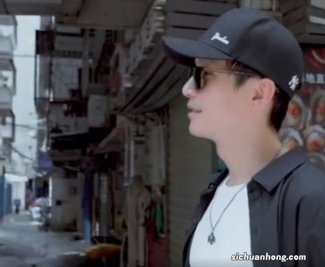 陈楚生给儿子雕南瓜灯,意外曝光别墅豪宅,曾经购入当婚房