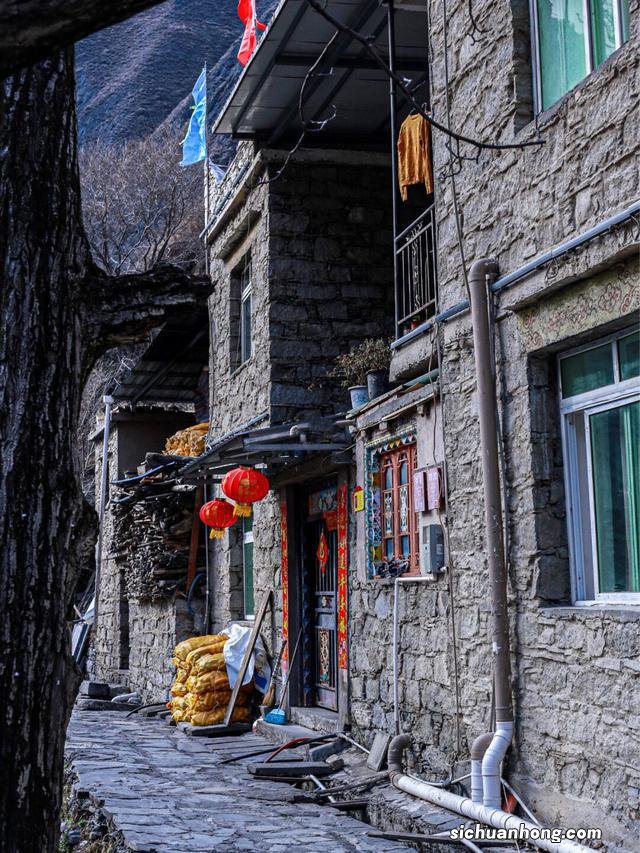 隐在川西的“冈仁波齐”!雪山下露营,游百户大藏寨、震中纪念馆