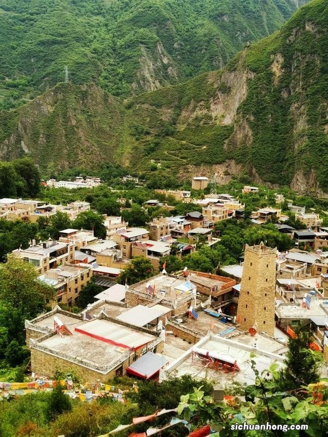 隐在川西的“冈仁波齐”!雪山下露营,游百户大藏寨、震中纪念馆