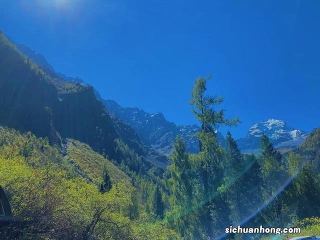 隐在川西的“冈仁波齐”!雪山下露营,游百户大藏寨、震中纪念馆