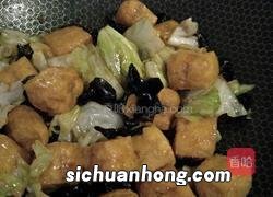 圆白菜木耳豆腐怎么做好吃