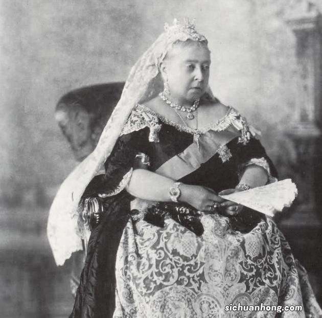 维多利亚女王：第一个穿着白色婚纱出嫁的新娘，拯救了霍尼顿蕾丝
