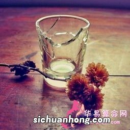 梦见玻璃杯碎了