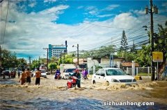 梦见下雨涨水