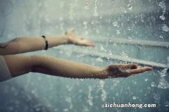 梦到下雨被淋湿