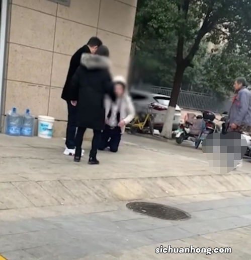 梦见给死人磕头下跪什么意思