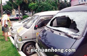 梦见车被砸坏了预示着什么