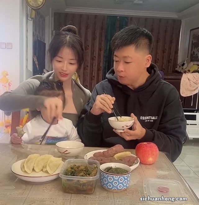 “王小蒙”毕畅与男模拍广告!贴肩抱姿势亲密,网传花1.3亿买房