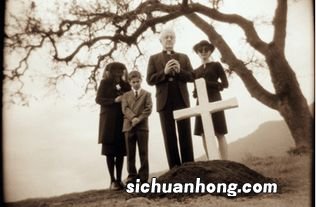 梦见自己和家人都穿孝