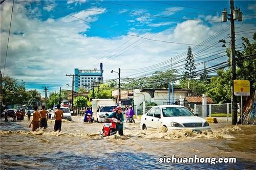 梦见下大雨涨水