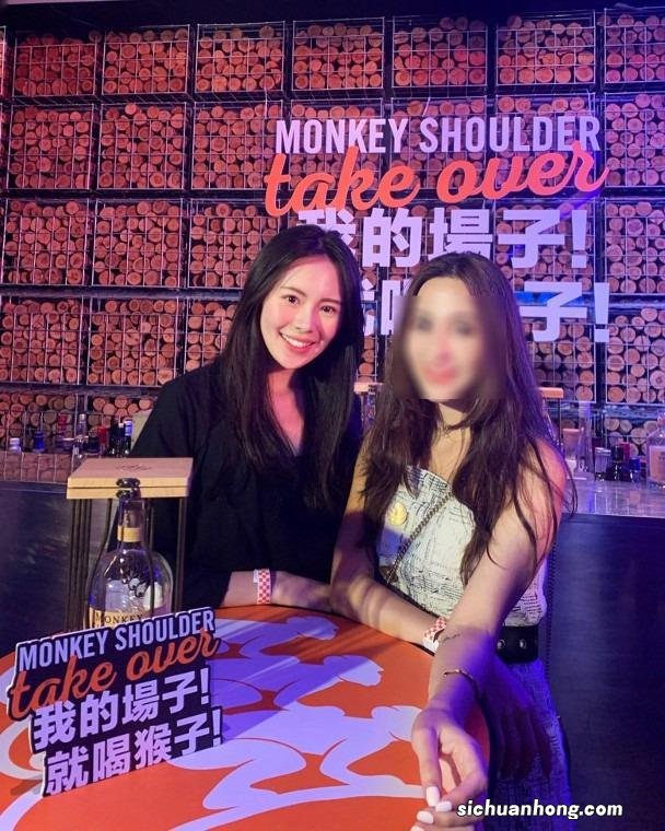 赖弘国为妻子置换豪车，爷爷在家中逗小宝贝，一家人其乐融融