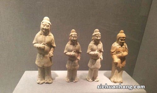 卑躬屈膝比喻什么生肖