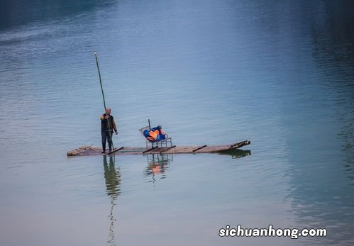 梦见外出旅行见河面都是船