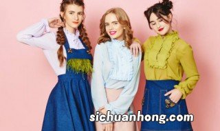 背带裙怎么搭配 背带裙怎么搭配上衣