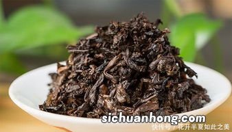 为什么普洱茶茶饼会有树枝