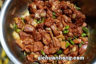 兔肉跟什么菜一起吃