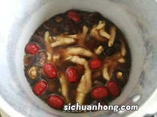 香菇炖鸡爪怎么做