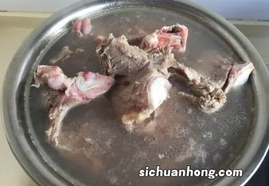 牛骨头炖多久