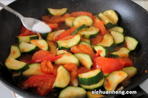 西葫芦炒西红柿怎么做好吃