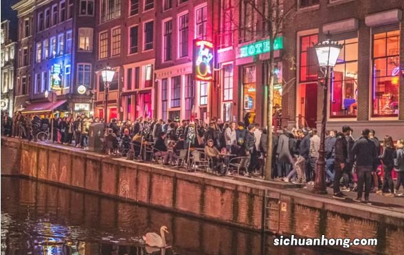 阿姆斯特丹红灯区不能随便进了,市长建议设立旋转闸门,还要搬迁!