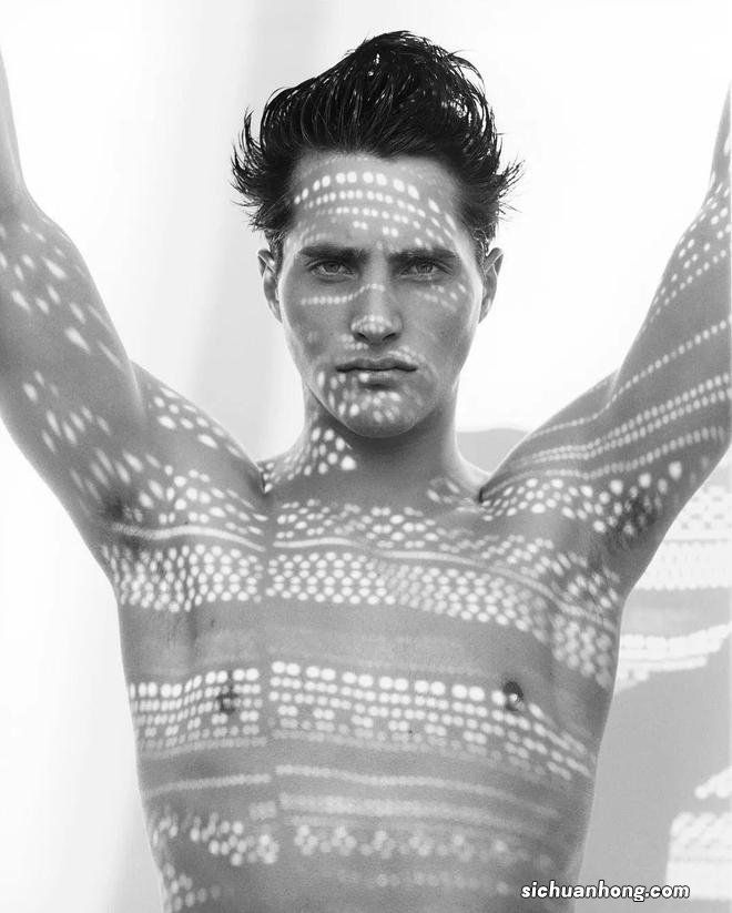 40岁男模特重回时尚秀场！