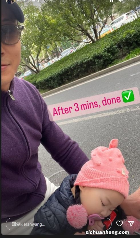 朱珠久违晒全家福,1岁王珠宝头发稀疏软萌可爱,长得不像妈妈