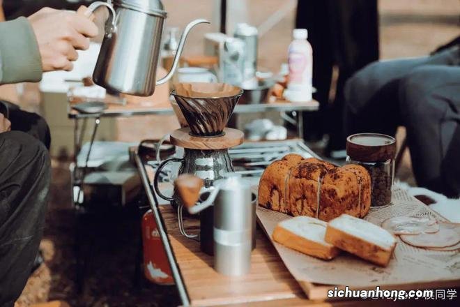 双面露营:爱好者的乌托邦,投机者的发财梦