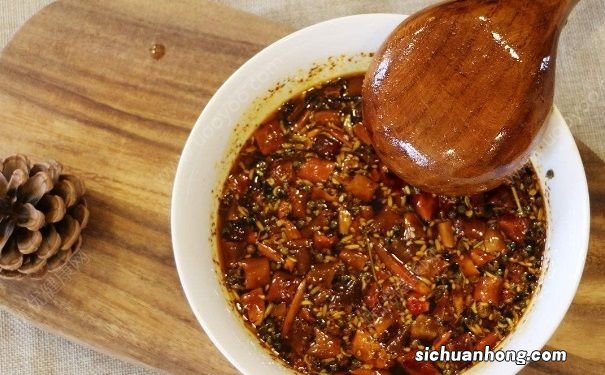 自制辣椒油需要怎么做?辣椒油的食用禁忌主要有哪些?