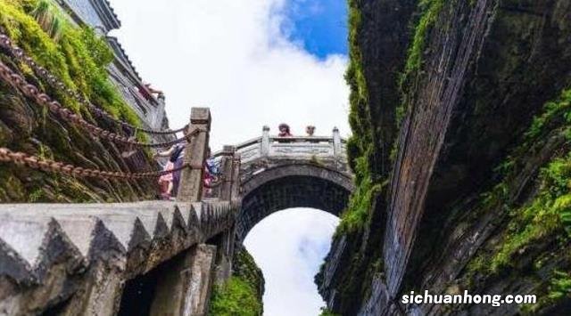 中国版的“天空之城”，离地2494米，在游戏场景中都不敢运用