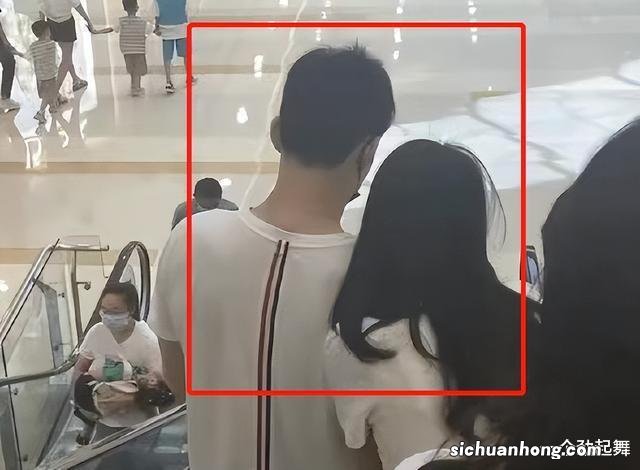 孙杨张豆豆疑似低调结婚？两人手上戒指抢眼，曾同回老家姿势亲密