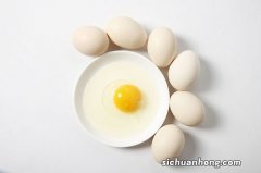 鸡蛋敷腿为什么蛋黄上长很多小点