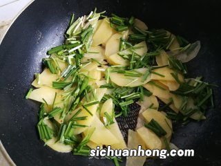 土豆韭菜怎么炒好吃