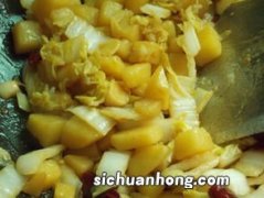 土豆炒白菜片怎么做