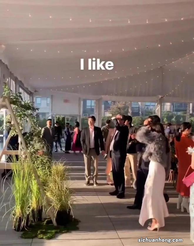 42岁孔孝真婚后高调秀恩爱,与老公合体晒婚戒,露出幸福笑容好甜