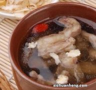 鸽子用什么锅炖汤好