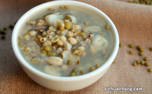 治疗青春痘的食疗方有哪些？青春痘有哪些治疗偏方？