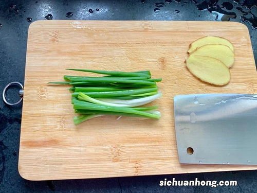 葱油扁鱼放什么料入味