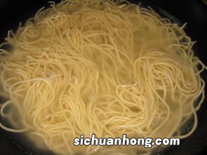 蒜薹肉丝面的怎么做好吃