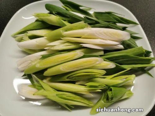 蒜苗炒鸭血怎么做好吃