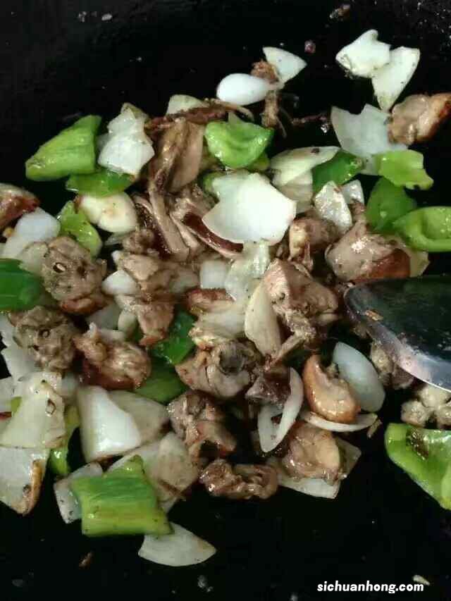 青椒圆葱炒肉怎么做好吃