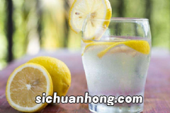 柠檬蜂蜜能用塑料瓶装吗?柠檬蜂蜜用塑料瓶装有什么危害?